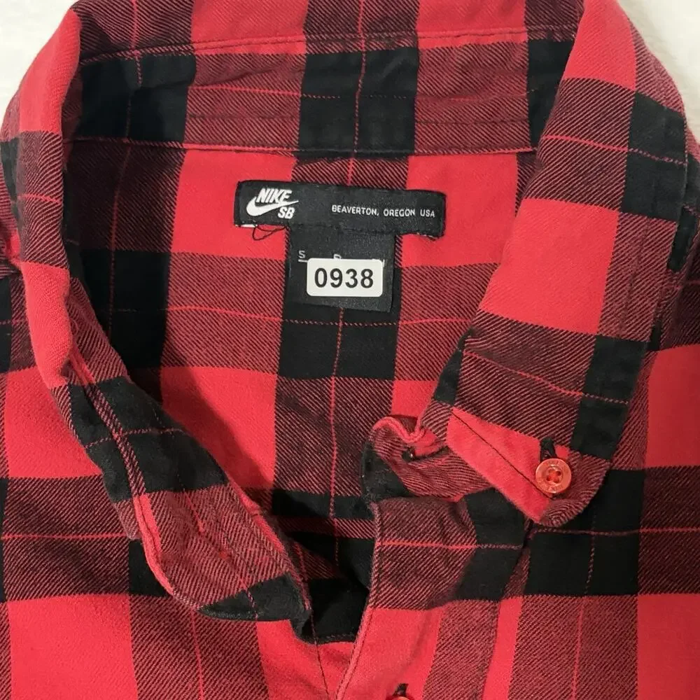 Nike SB Skateboarding Small Flannel Plaid Red Black Long Sleeve Shirt